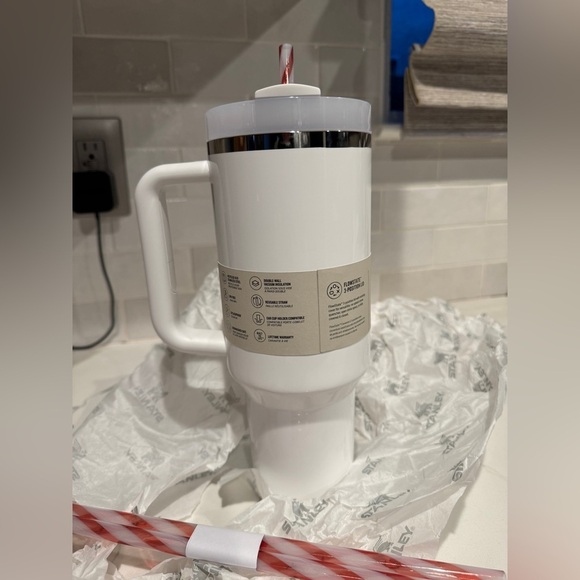 Stanley 40oz Mistletoe Twist Limited Edition - Picture 4 of 10